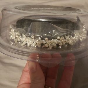 Stunning wedding headpiece.